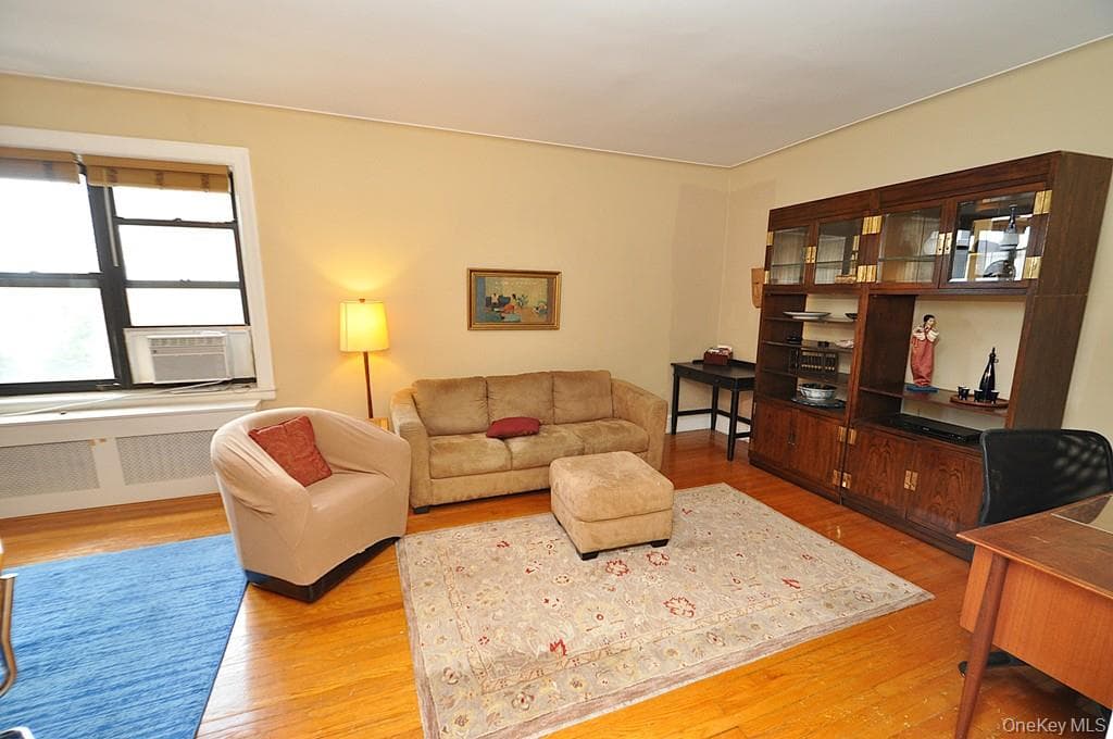 143 Garth Road Unit: 5J thumbnail 3