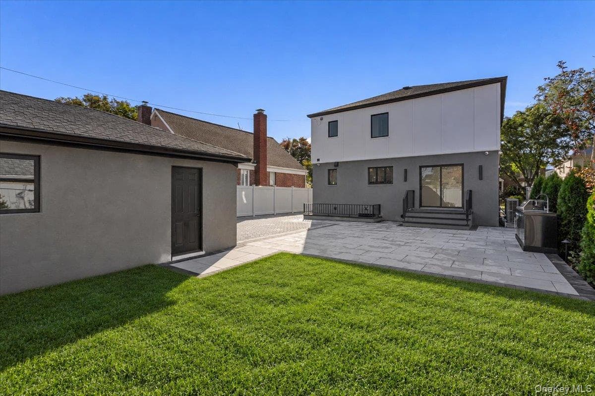 145-67 7th Avenue thumbnail 22