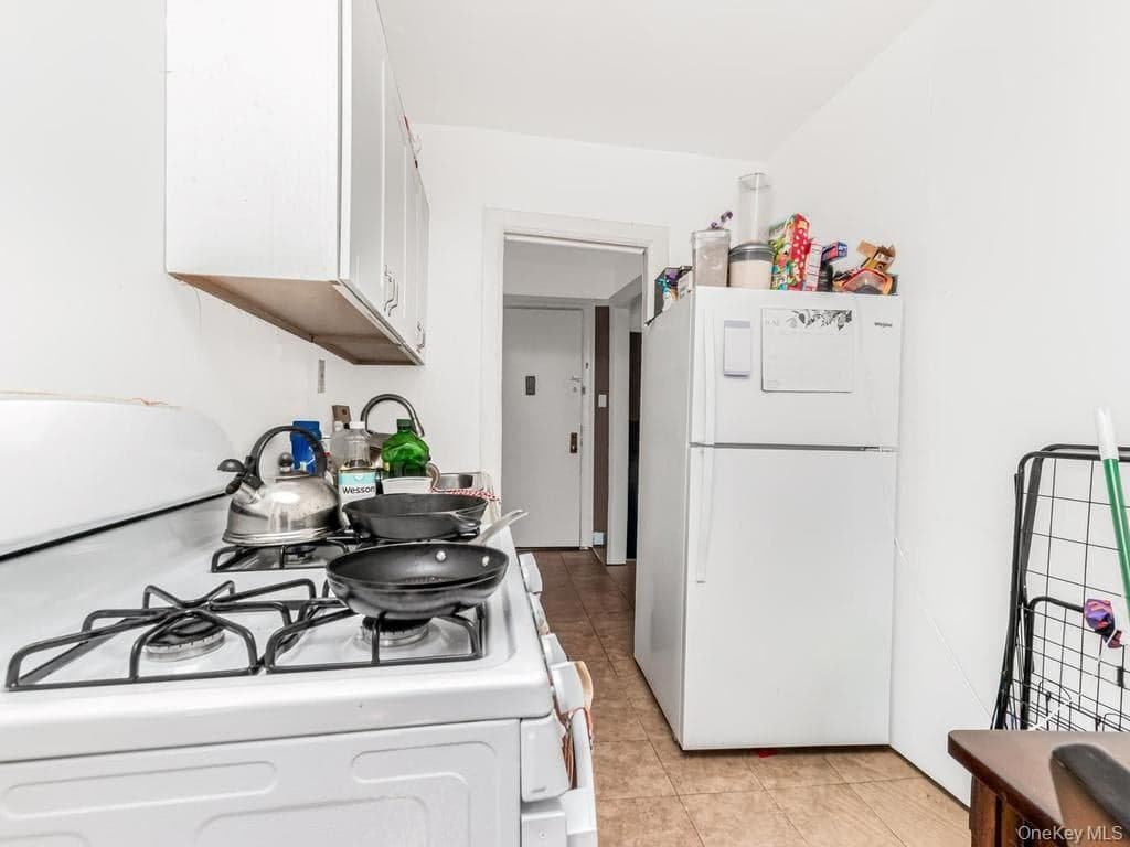 1534 Beach Avenue thumbnail 4