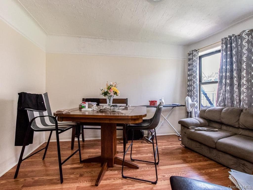 1534 Beach Avenue thumbnail 13