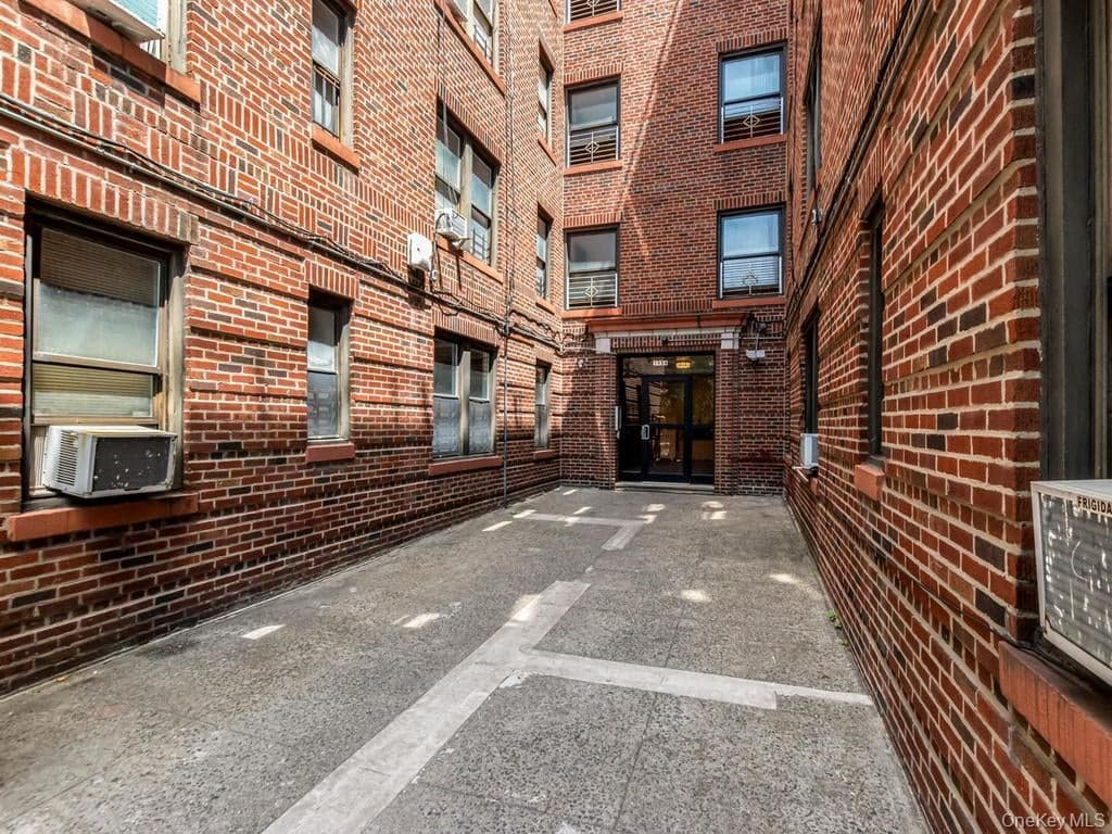 1534 Beach Avenue thumbnail 31