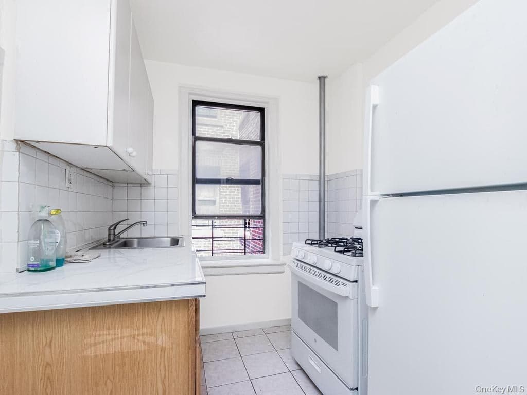 1534 Beach Avenue thumbnail 16