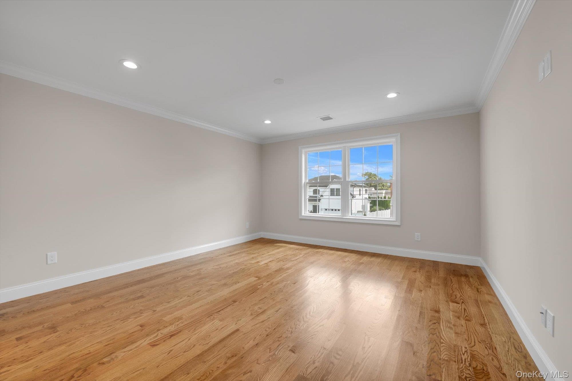 2351 Amherst Street thumbnail 16
