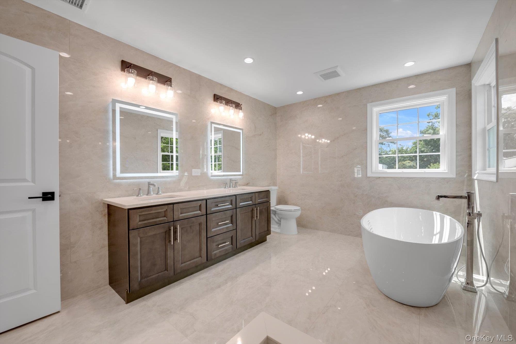 2351 Amherst Street thumbnail 14