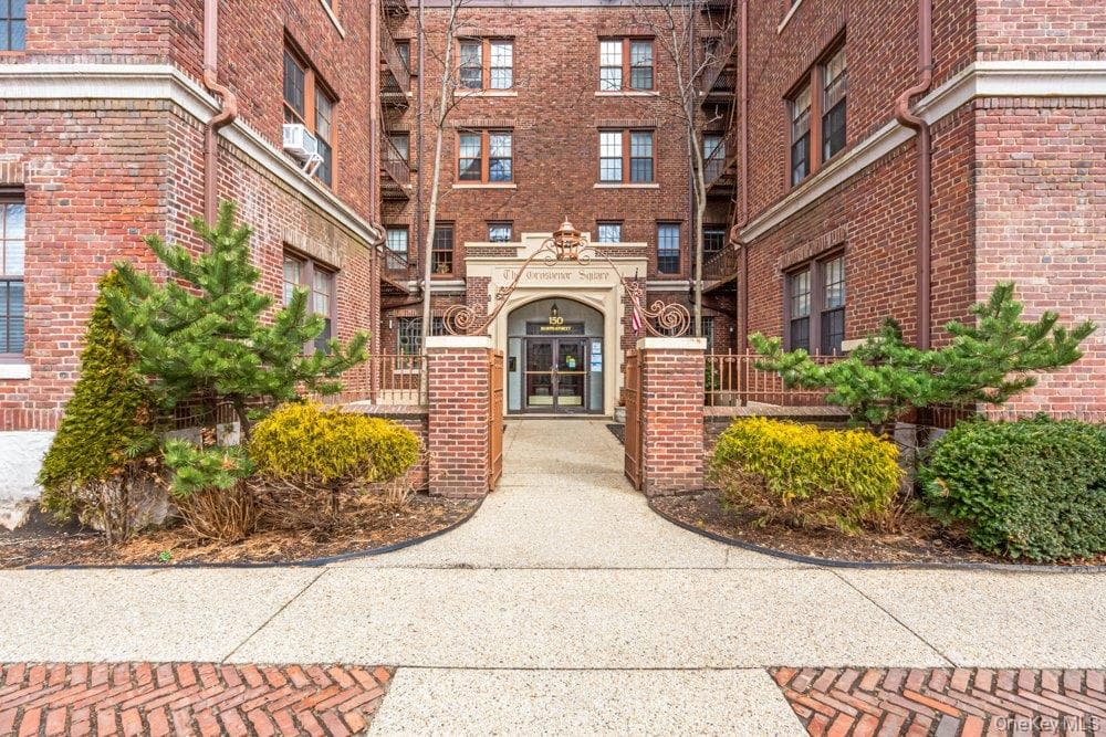 150 Burns Street Unit: 6H, Forest Hills