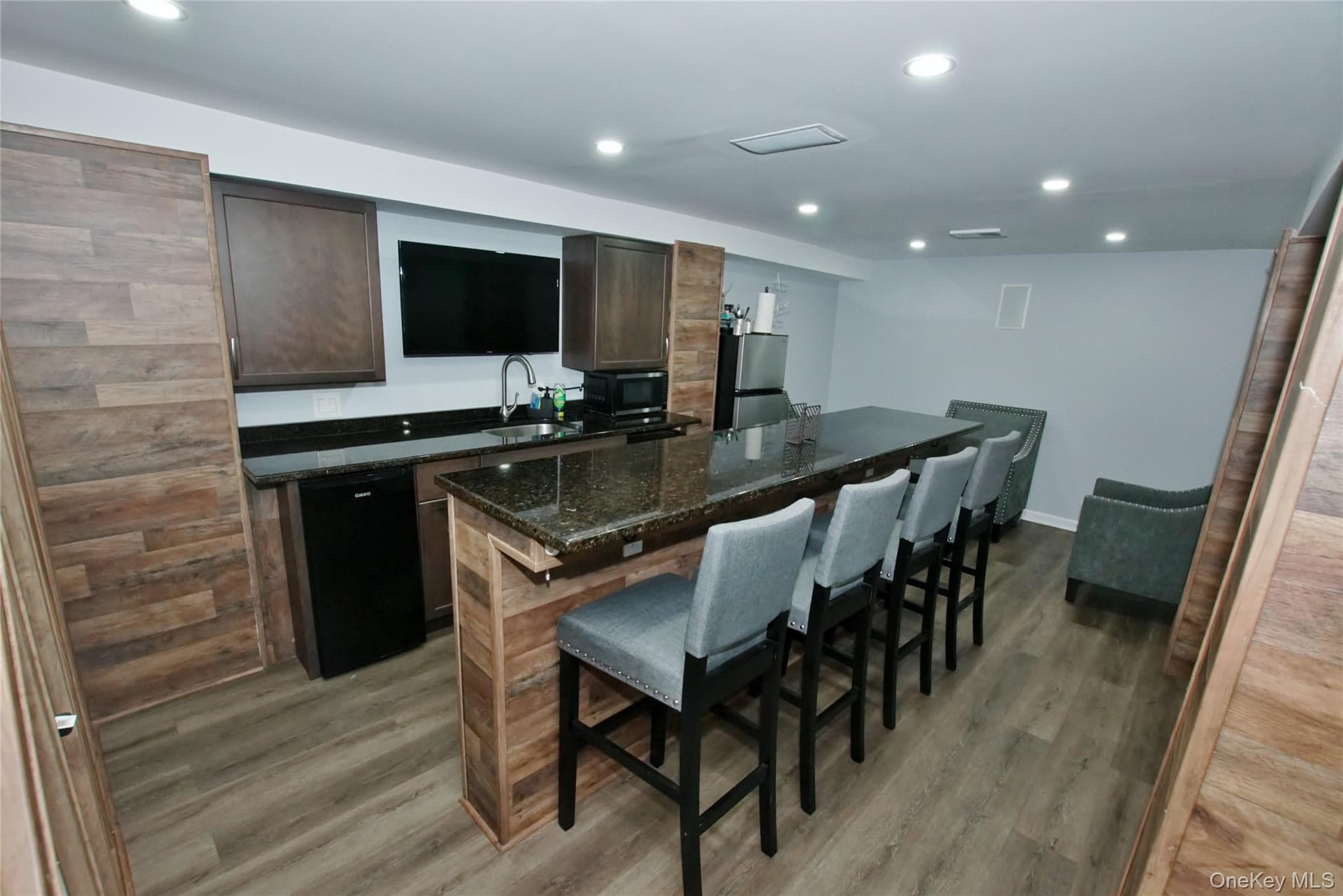 278 S Long Beach Avenue thumbnail 42