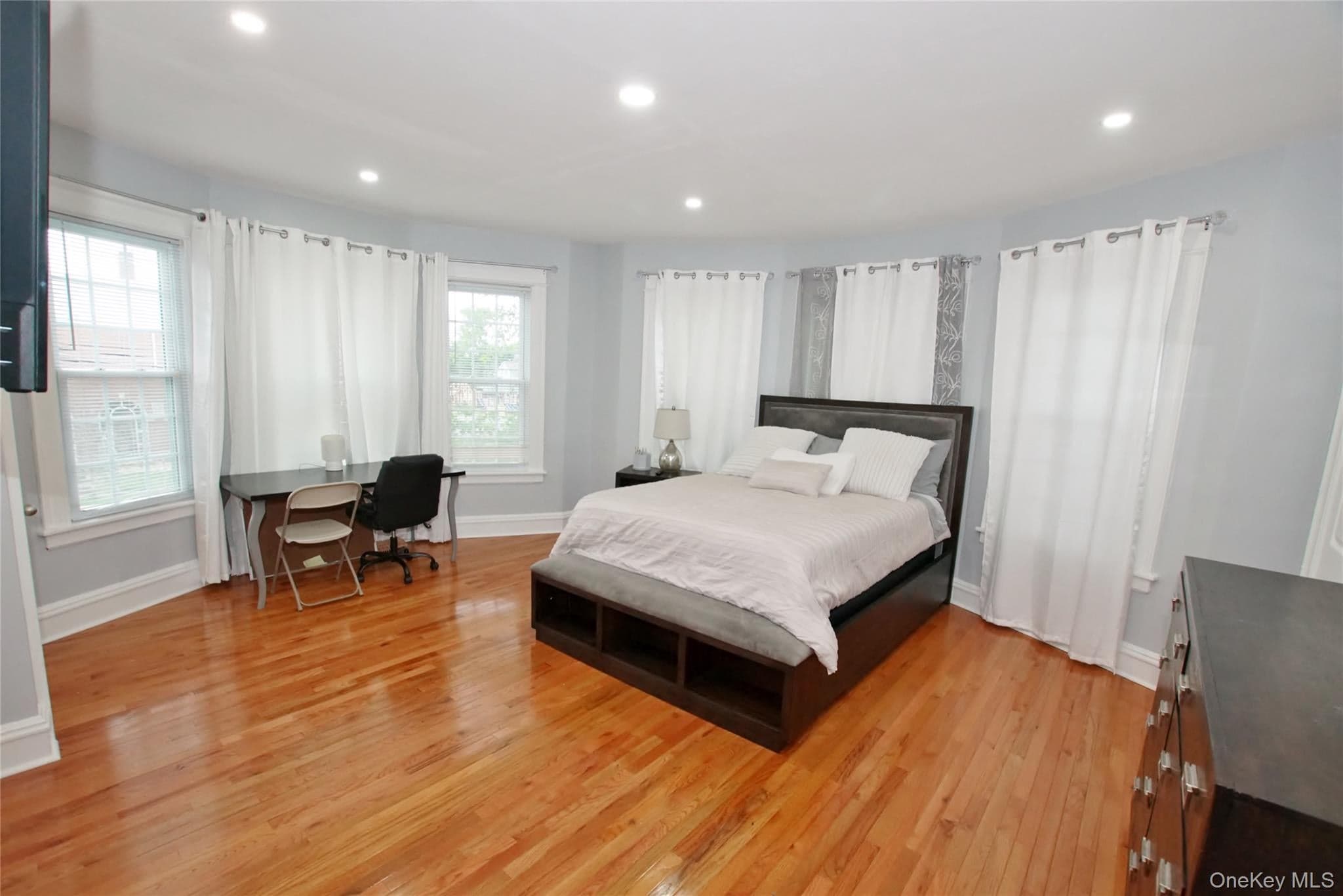 278 S Long Beach Avenue thumbnail 32