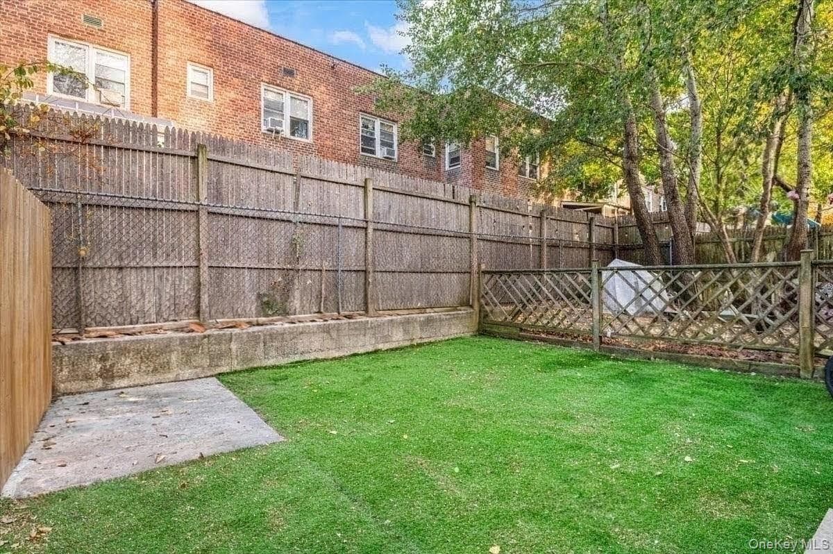253 Court Place thumbnail 21