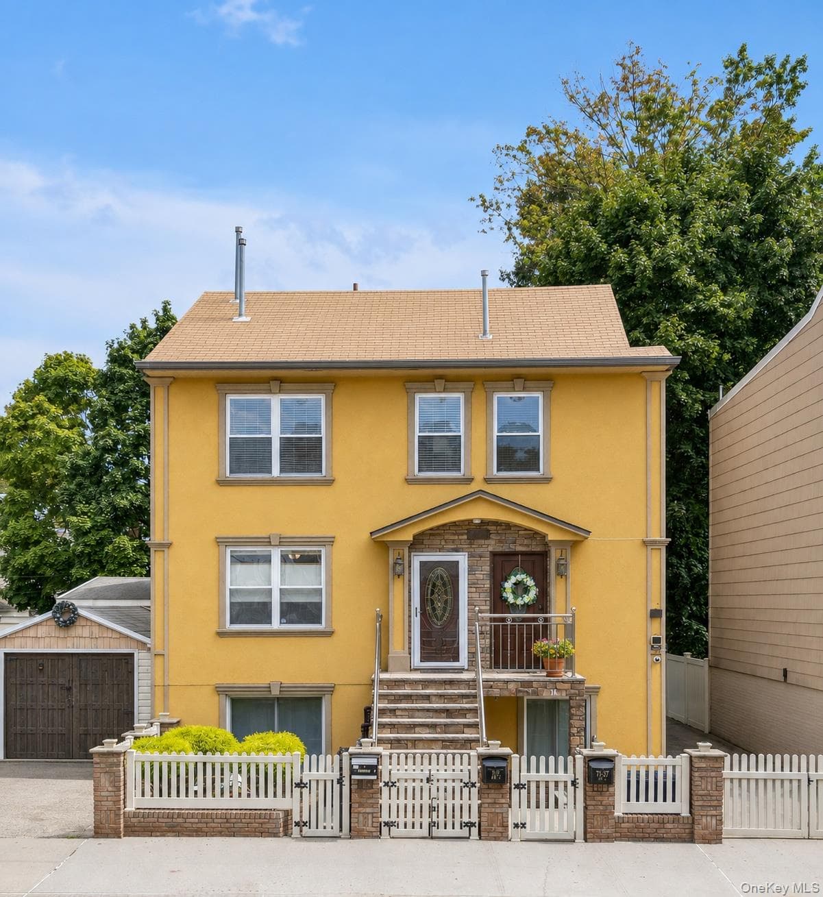 7137 70th Street Unit: B, Glendale