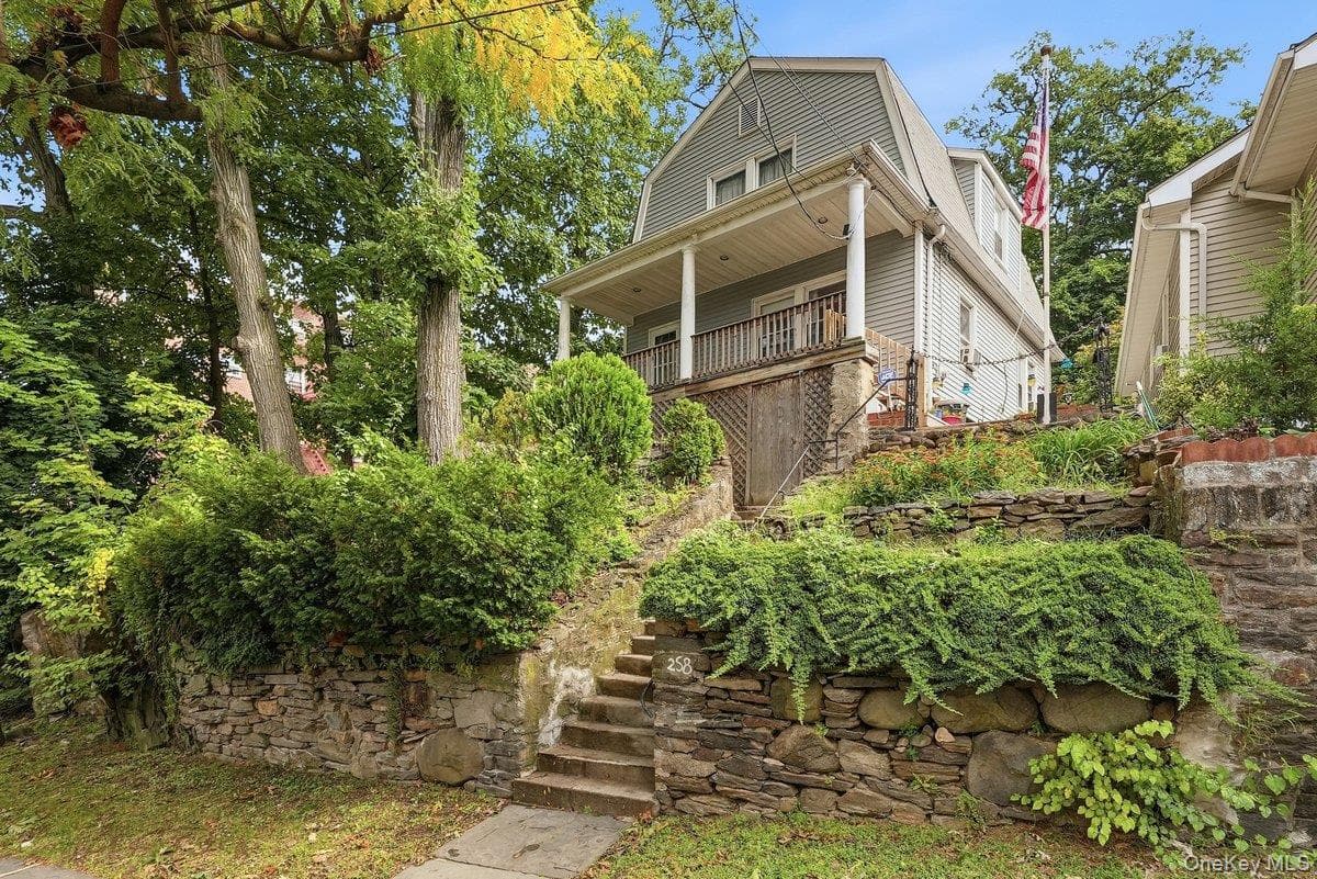258 Mclean Avenue thumbnail 3