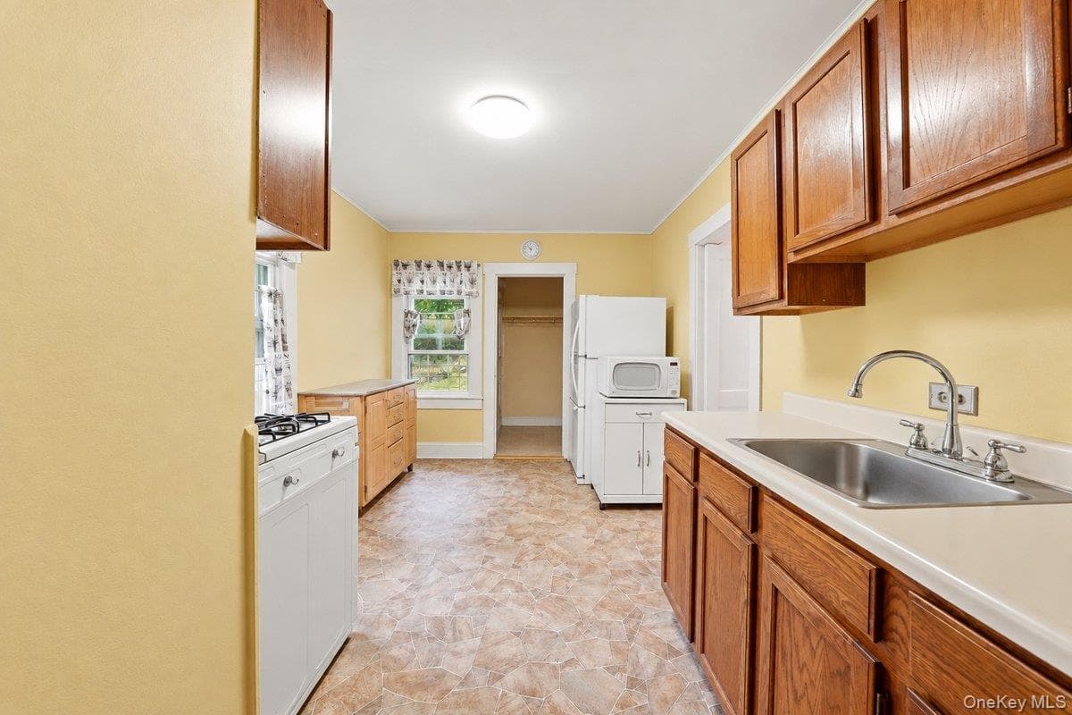 258 Mclean Avenue thumbnail 9