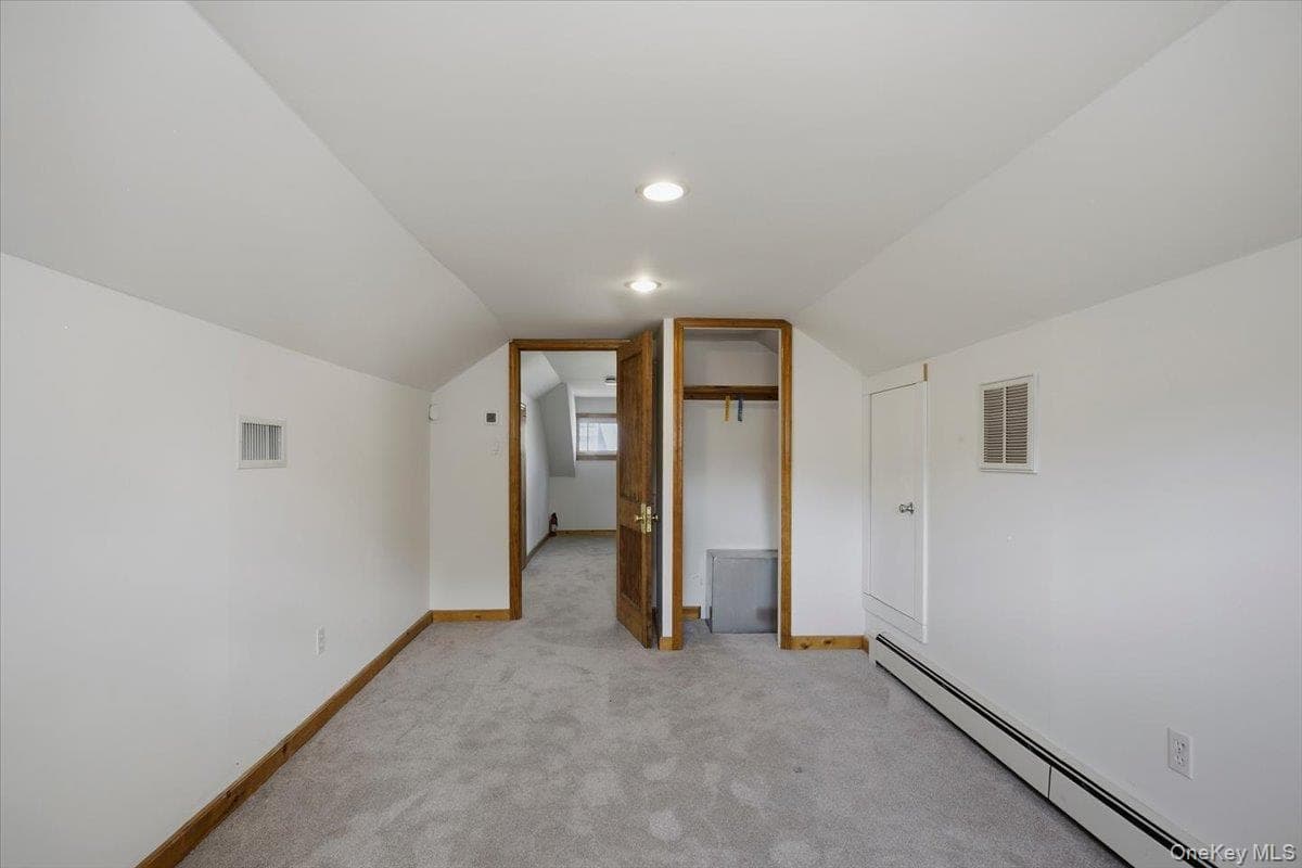 8 E Willow Street thumbnail 24