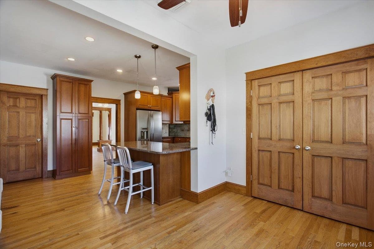 8 E Willow Street thumbnail 9