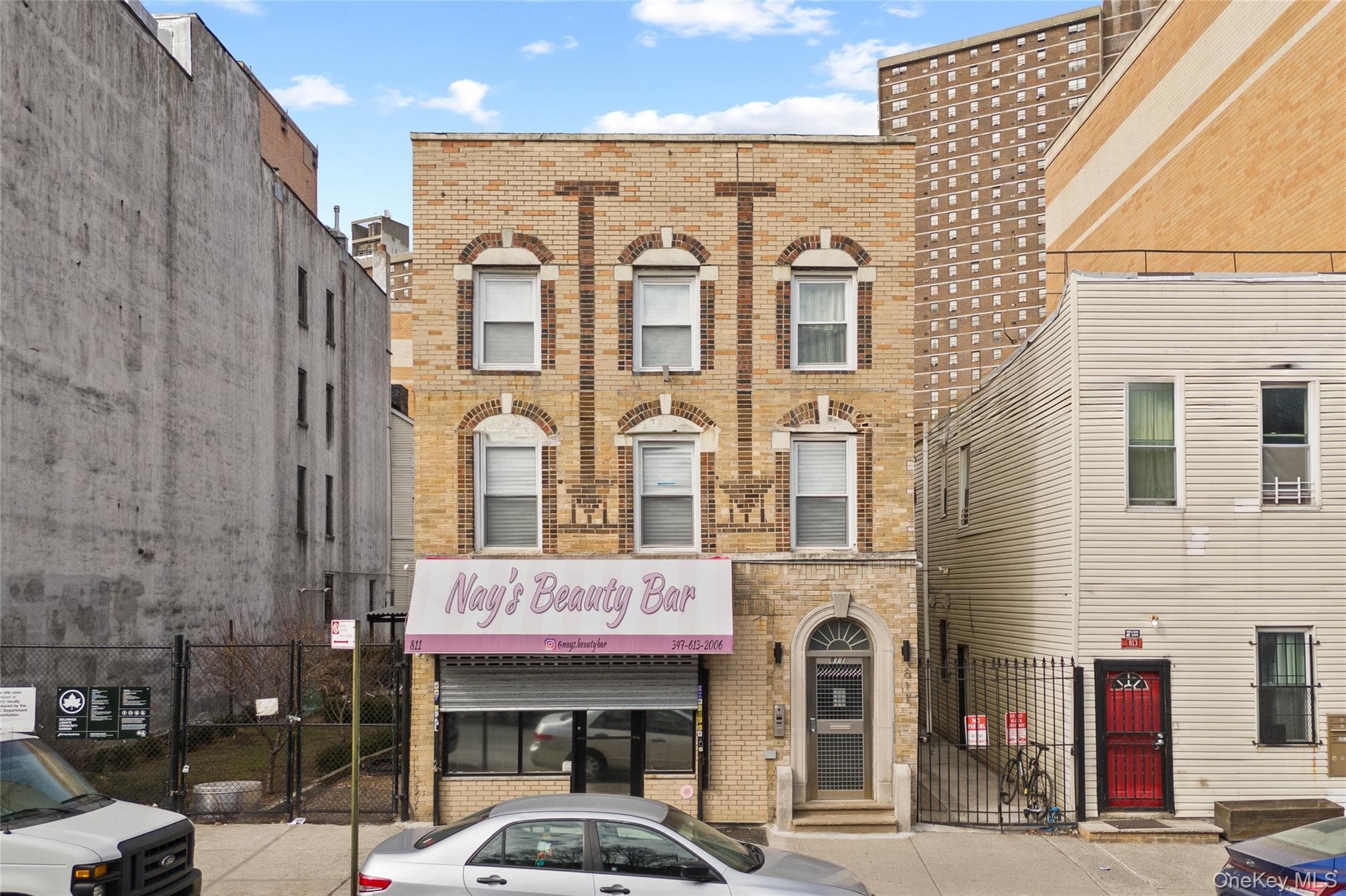 811 Courtlandt Avenue photo 1