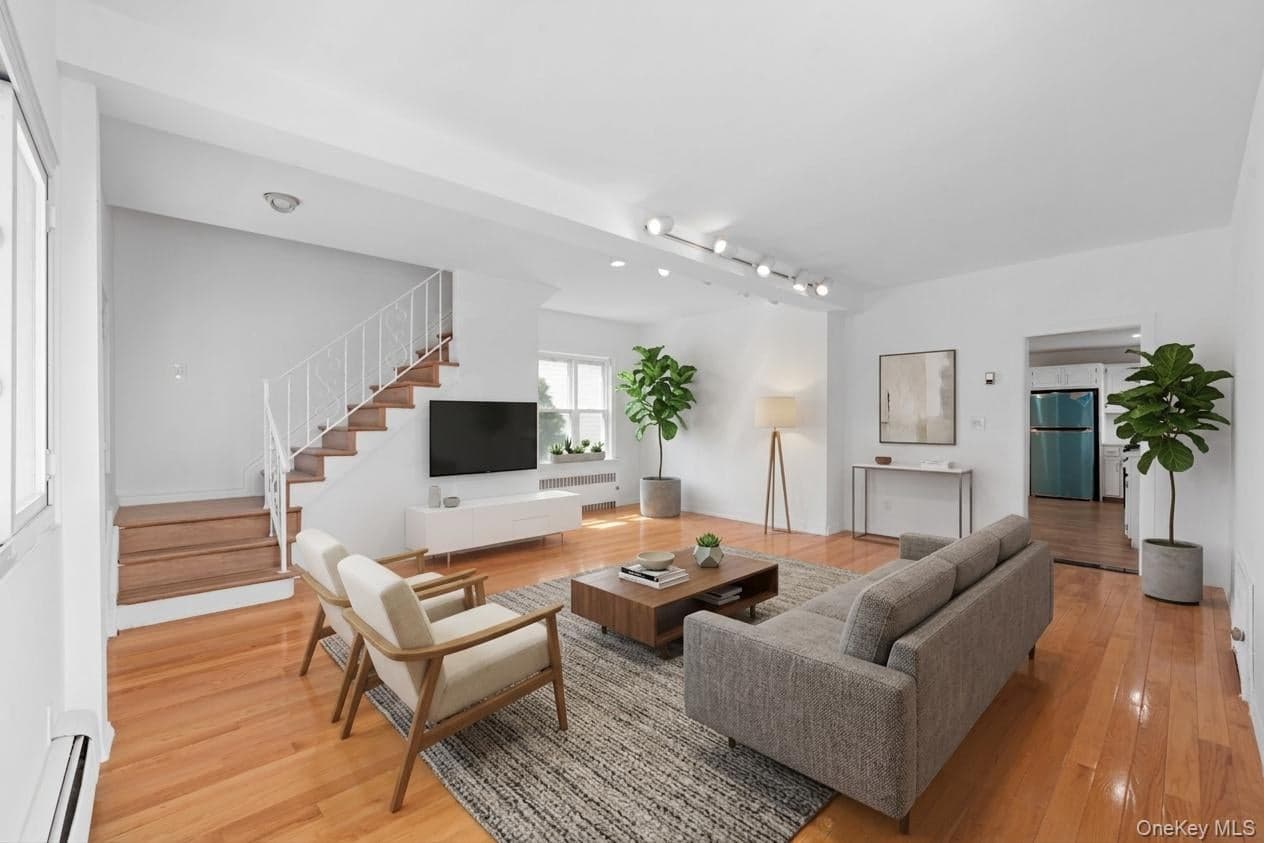 224 W Broadway thumbnail 5