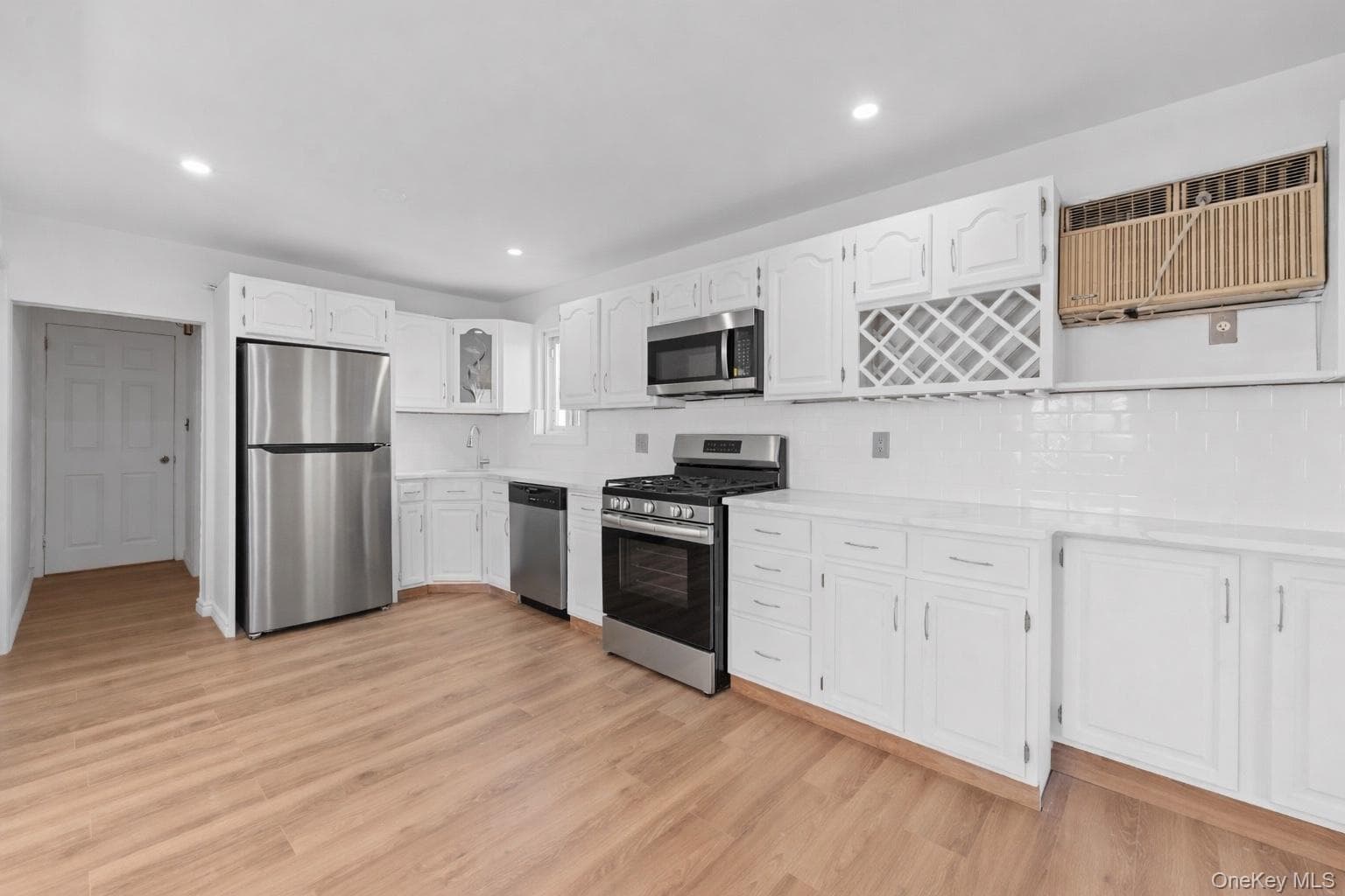 224 W Broadway thumbnail 8
