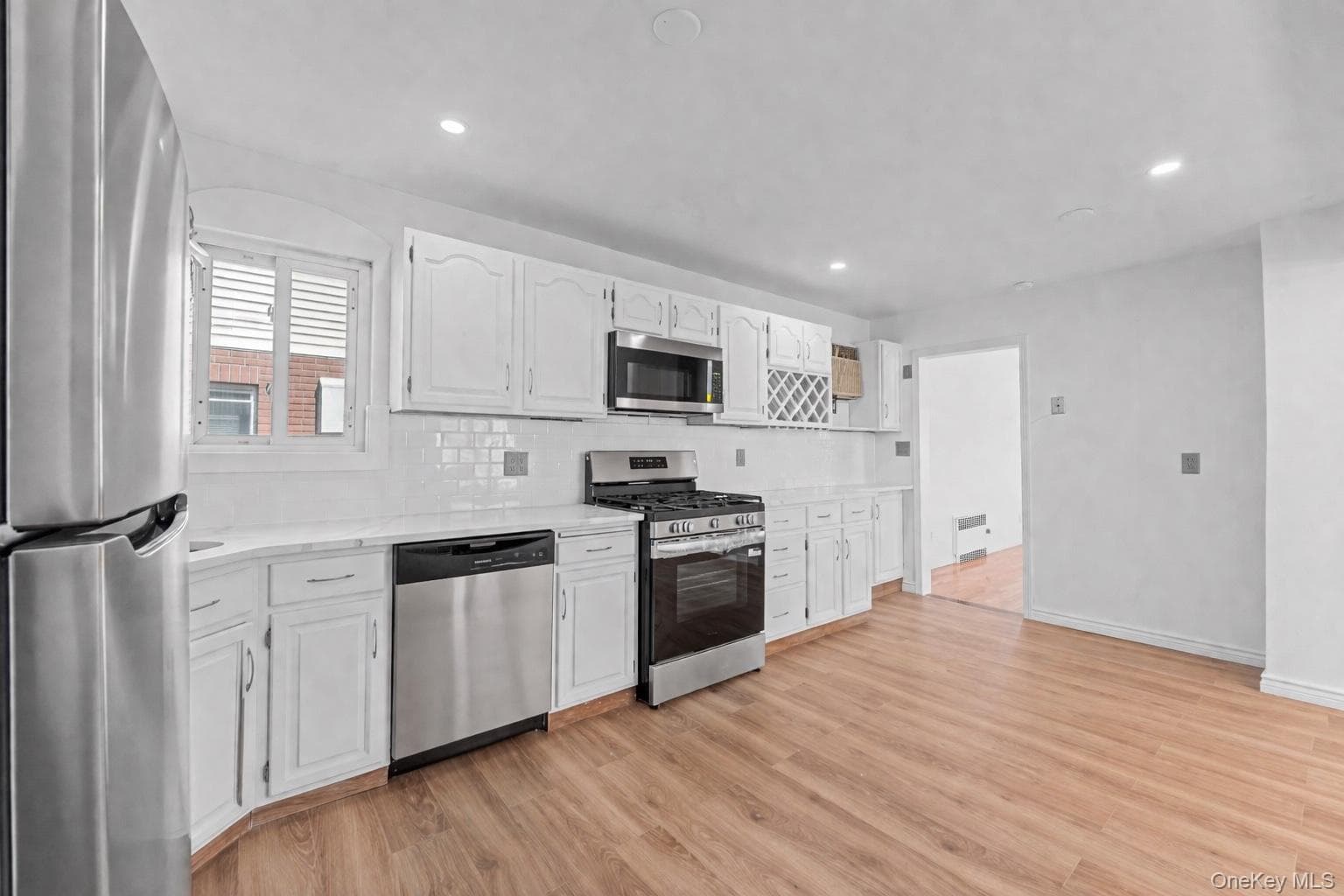 224 W Broadway thumbnail 9