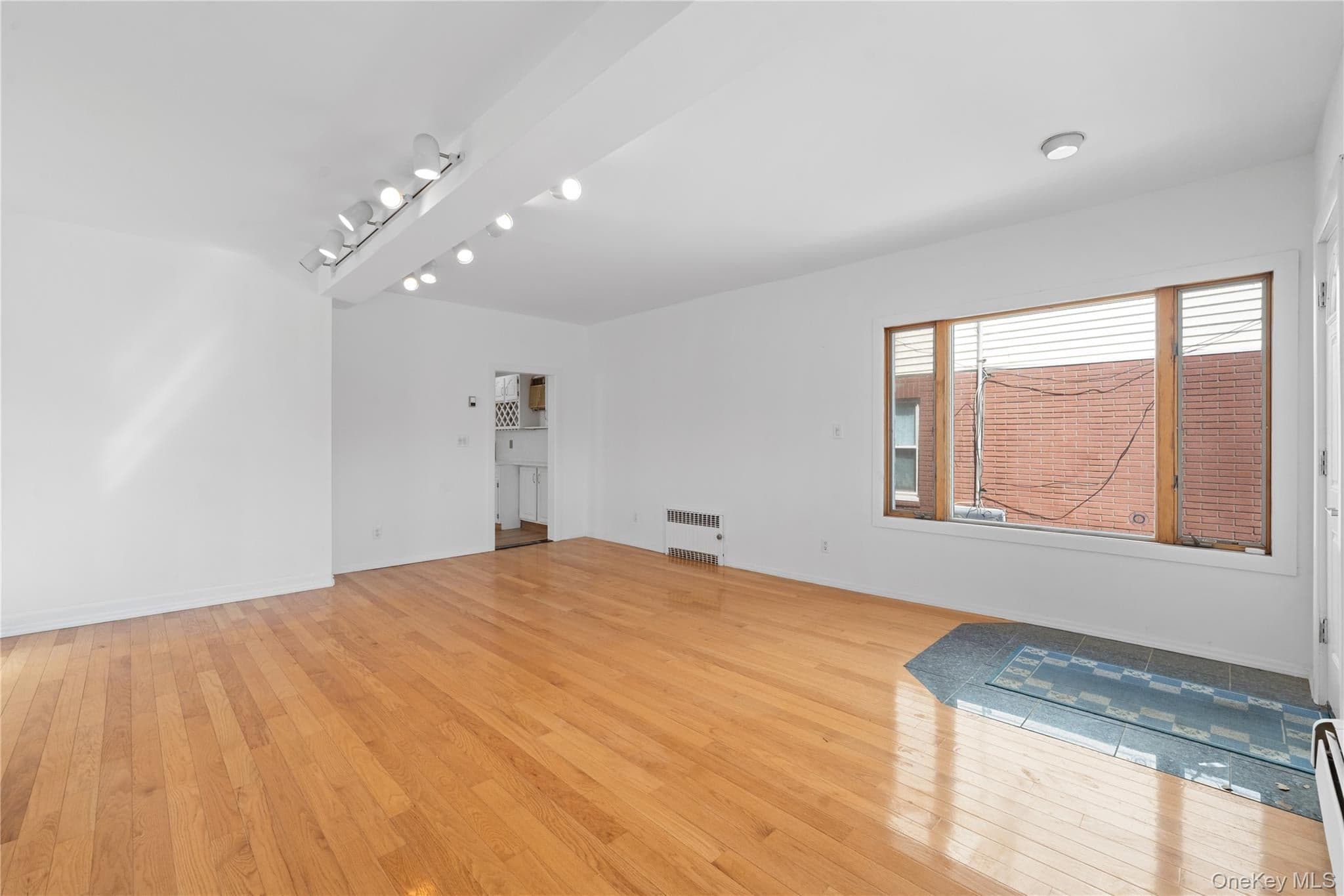 224 W Broadway thumbnail 35