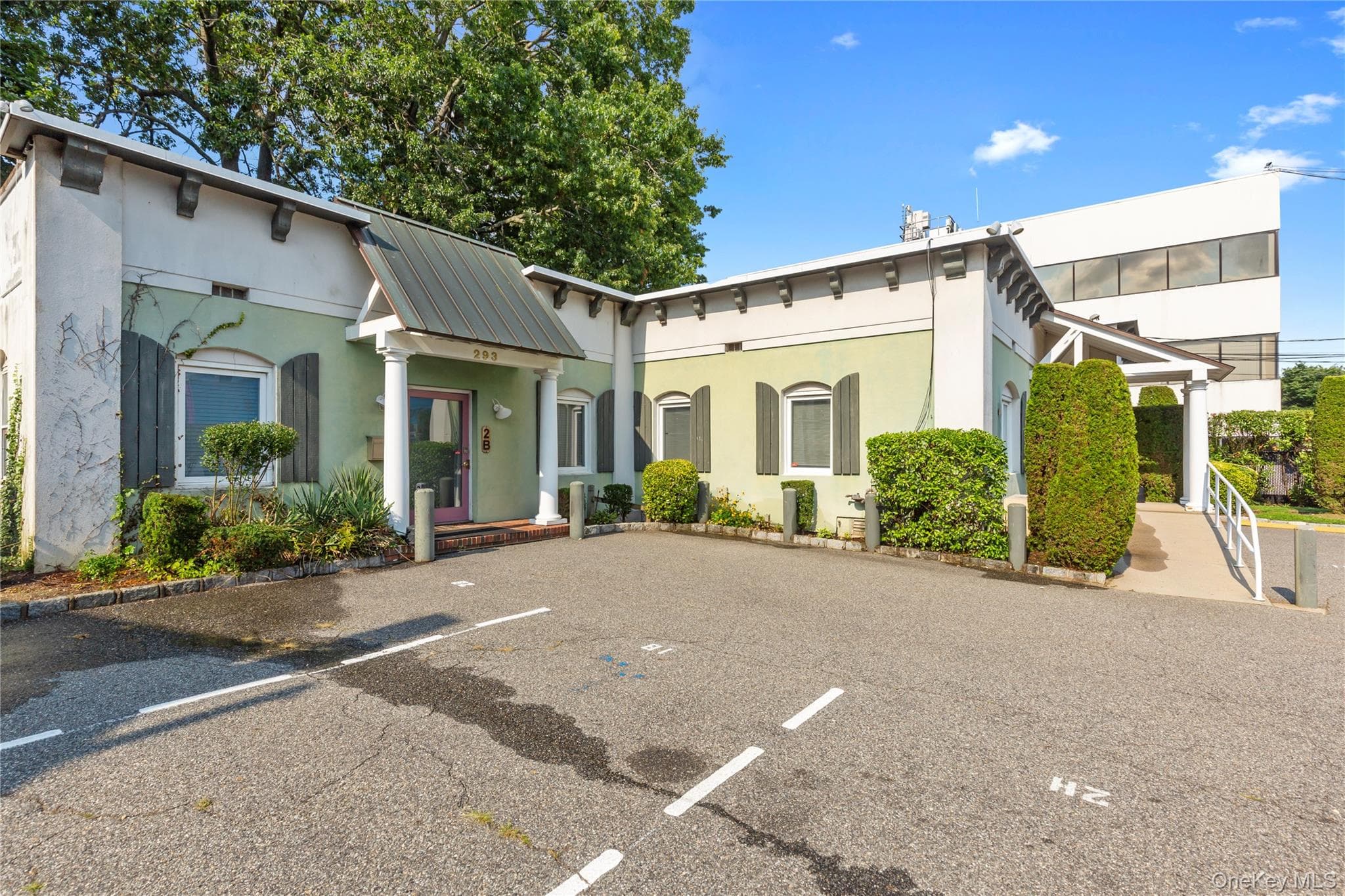 293 Castle Avenue photo 1