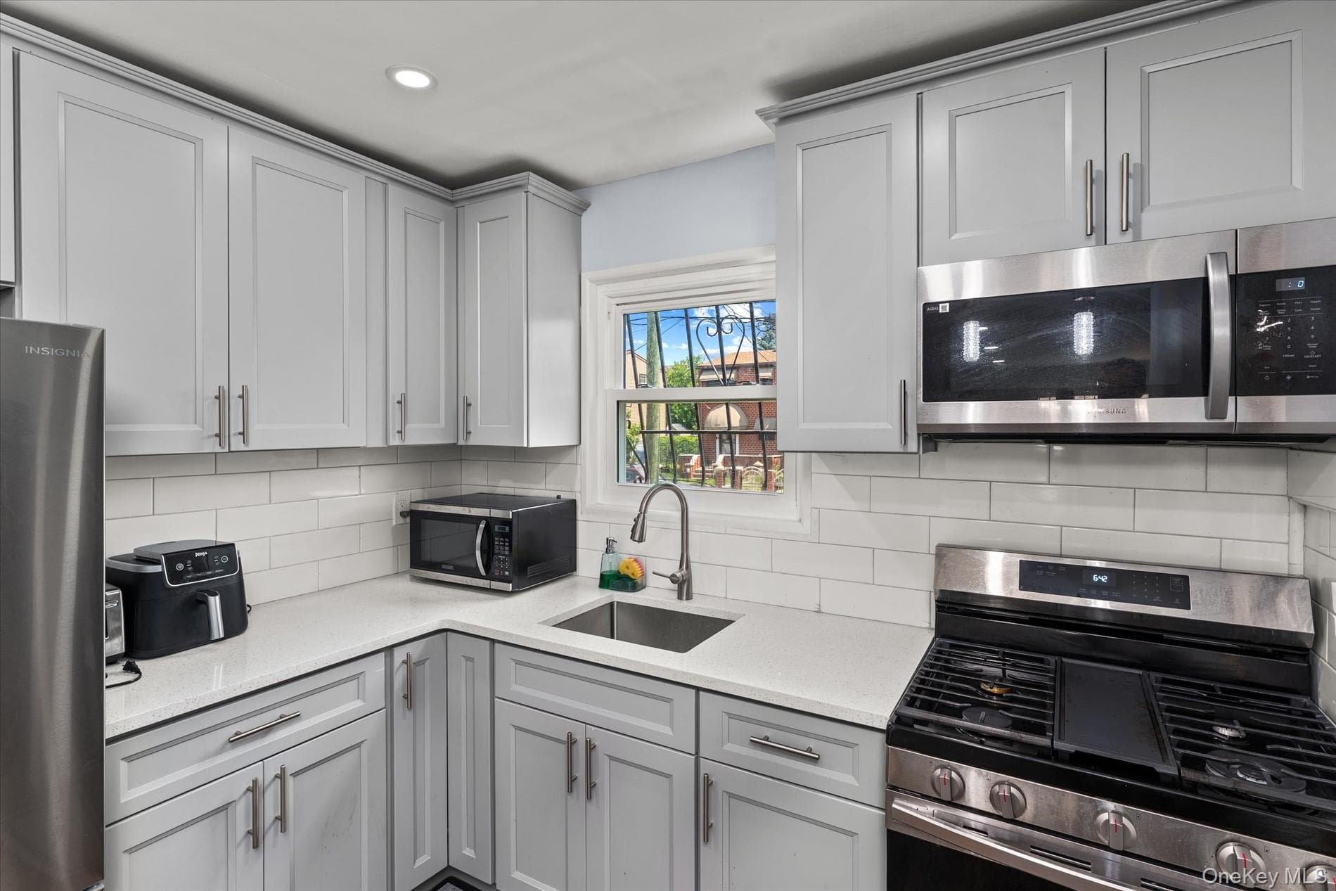 534 Warwick Street thumbnail 9