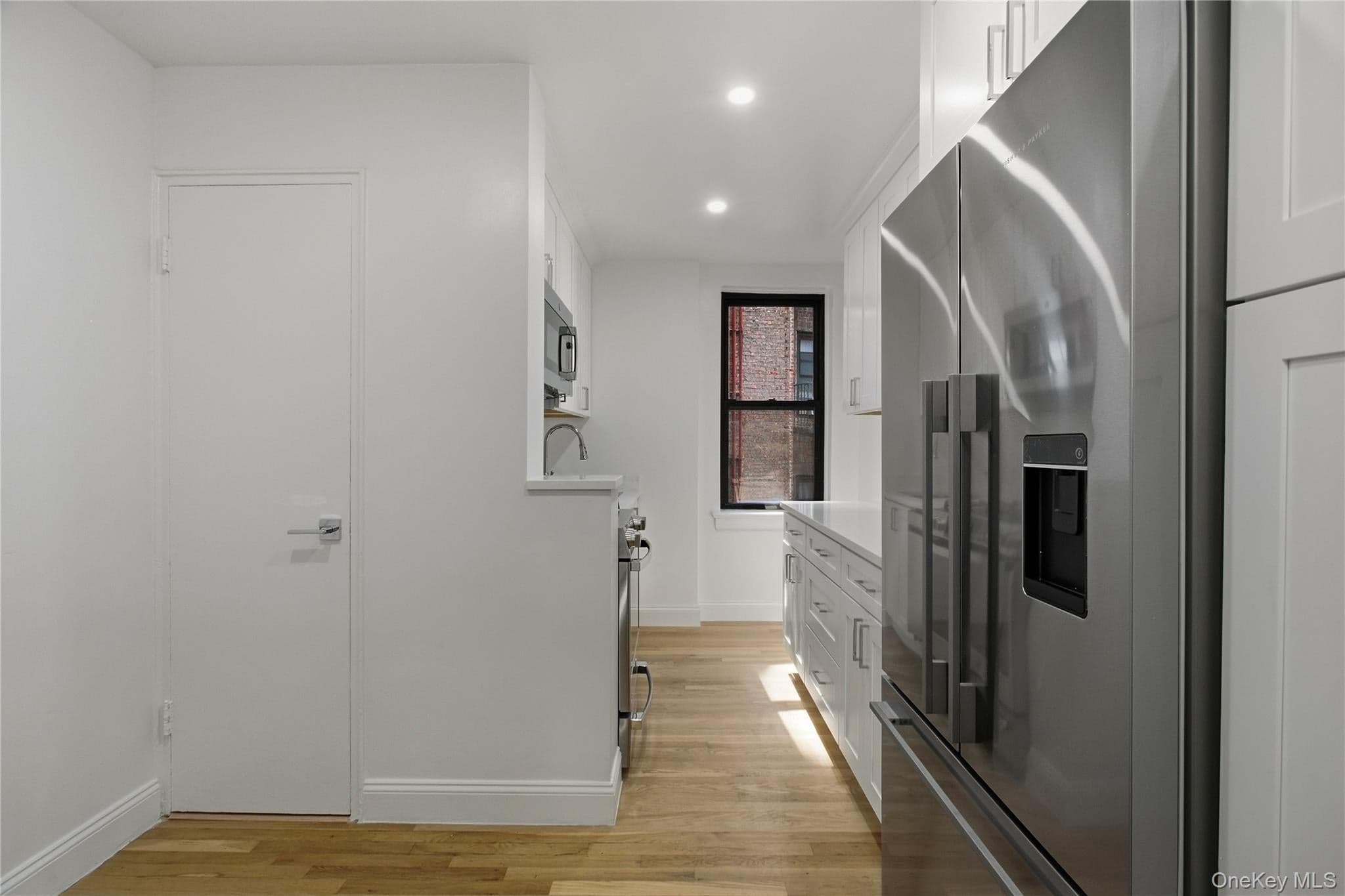 98 Park Terrace East TER Unit: 2C thumbnail 4