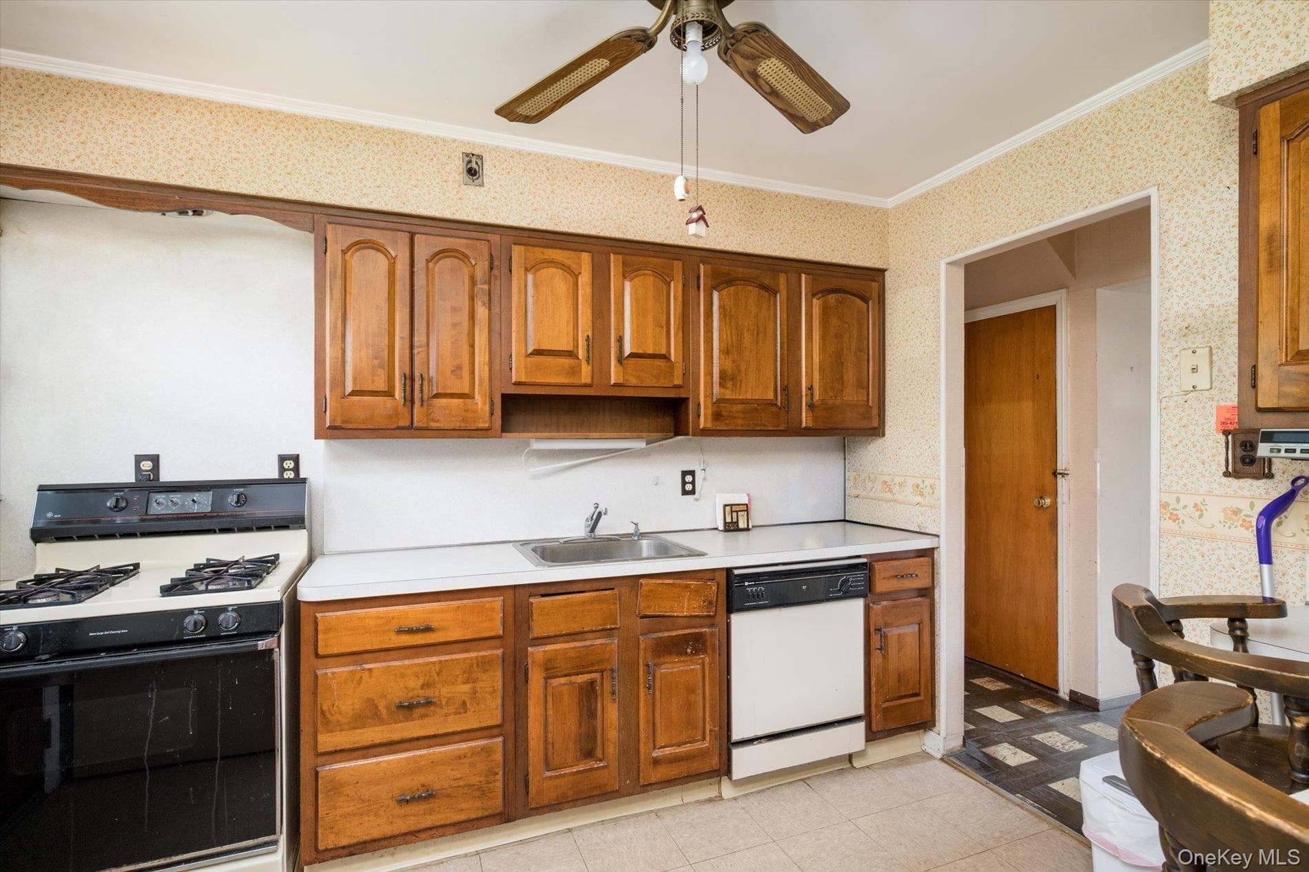 1162 Whitehall Lane thumbnail 9