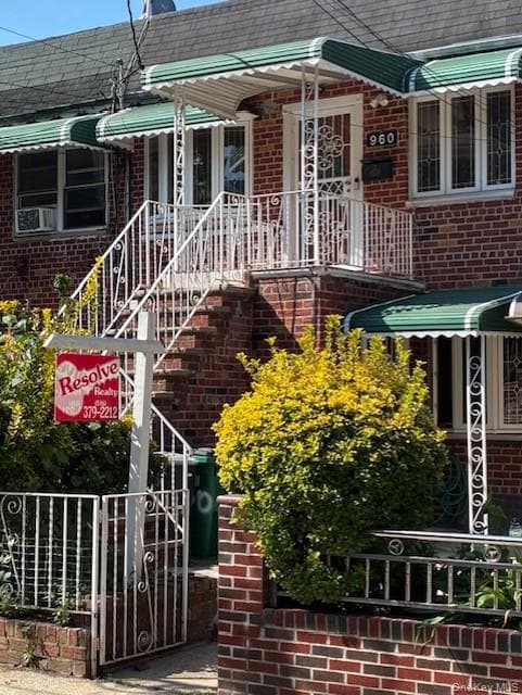 960 E 101st Street photo 1