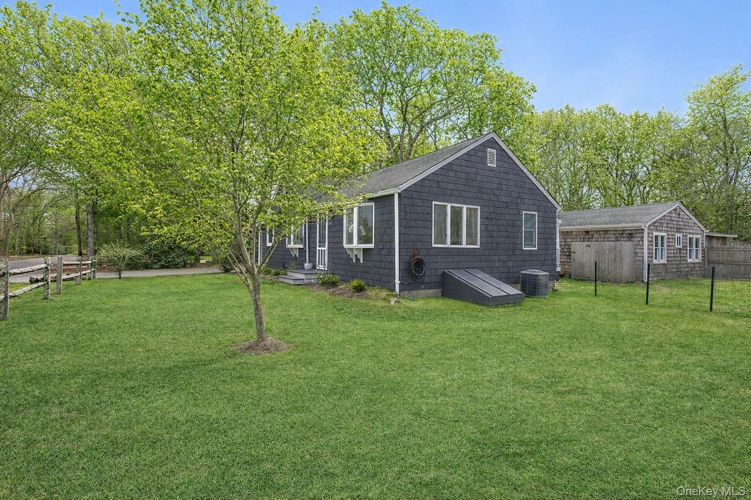 111 Oak Lane photo 1