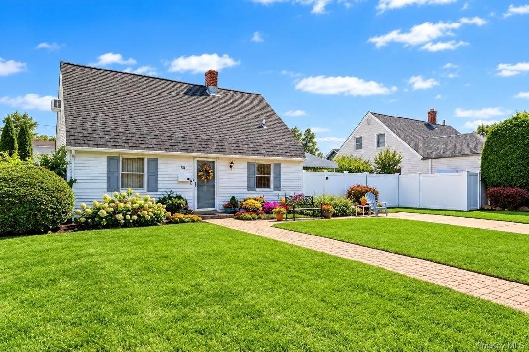 30 Chapel Lane, Levittown
