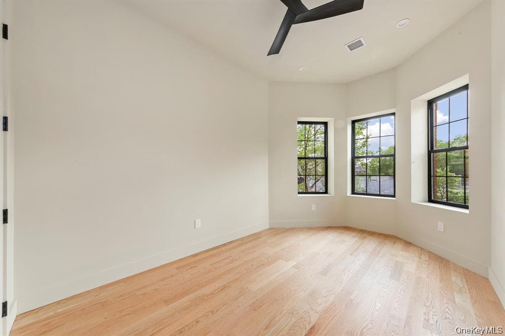 405 Irving Avenue thumbnail 27
