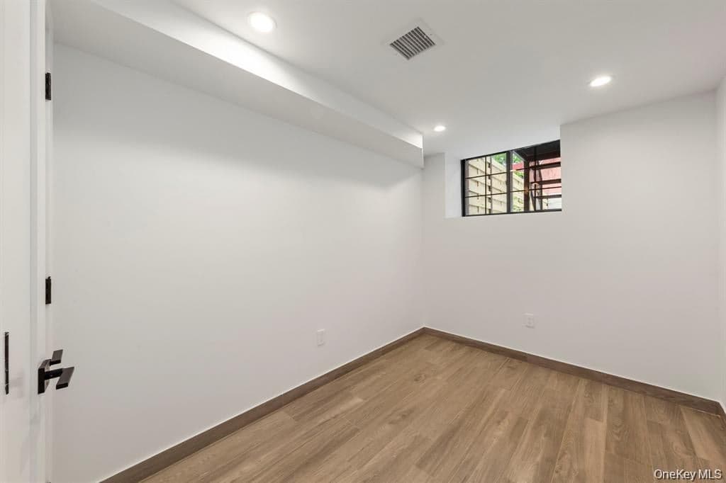 405 Irving Avenue thumbnail 40