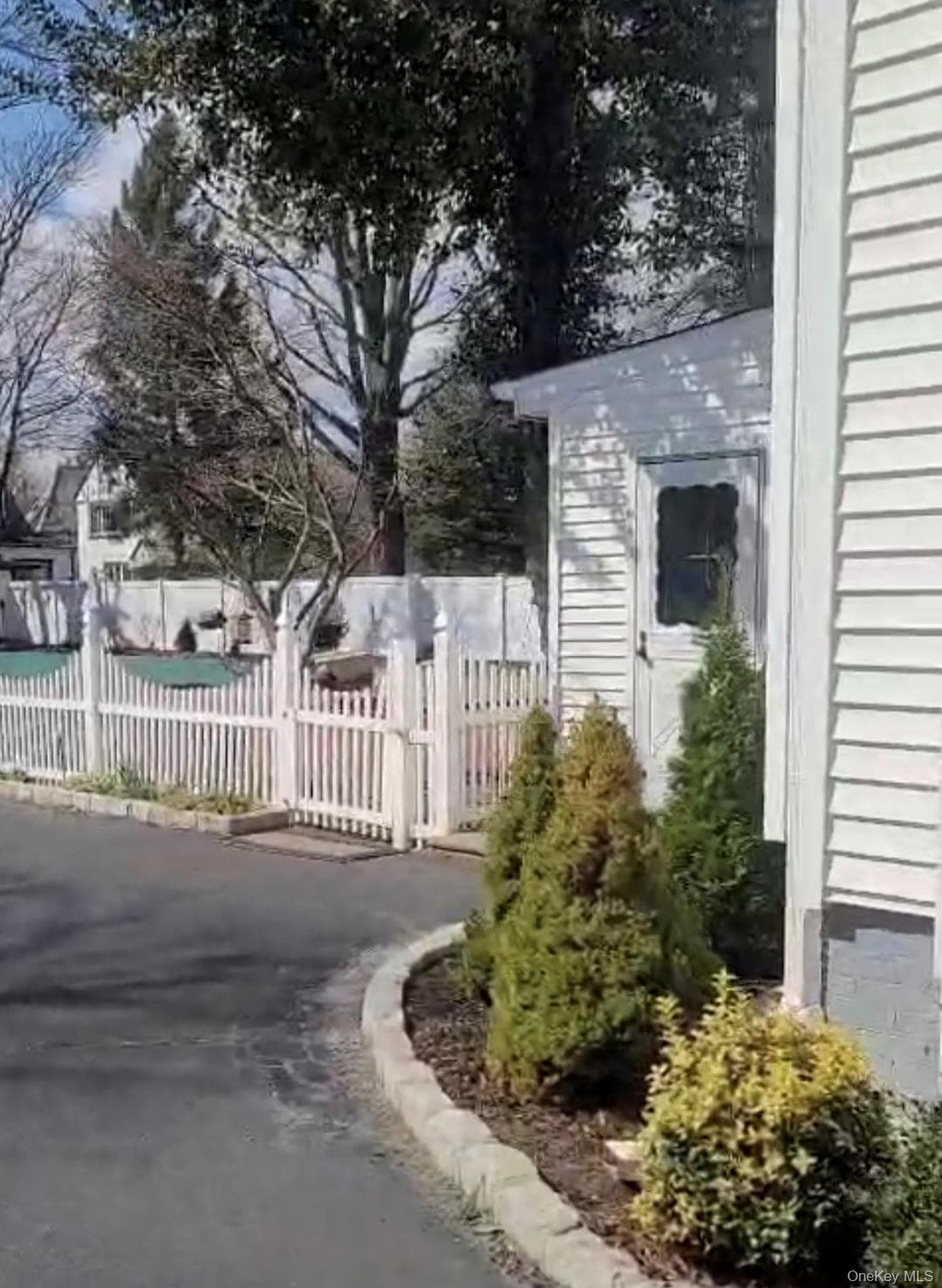 129 Hilton Avenue thumbnail 14