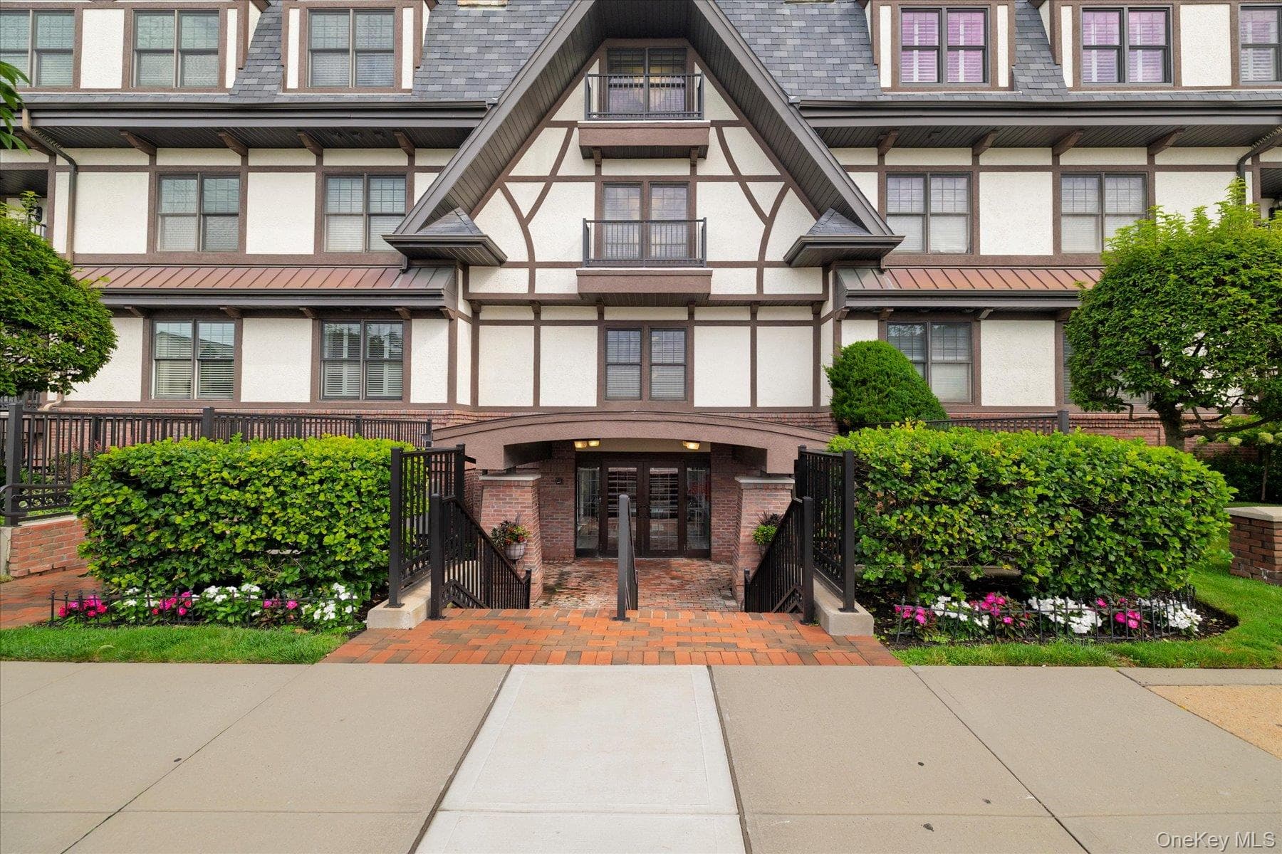 77 Maple Avenue Unit: 100, Rockville Centre