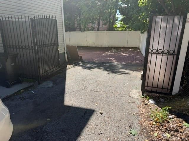 461 Beach 22nd Street thumbnail 17