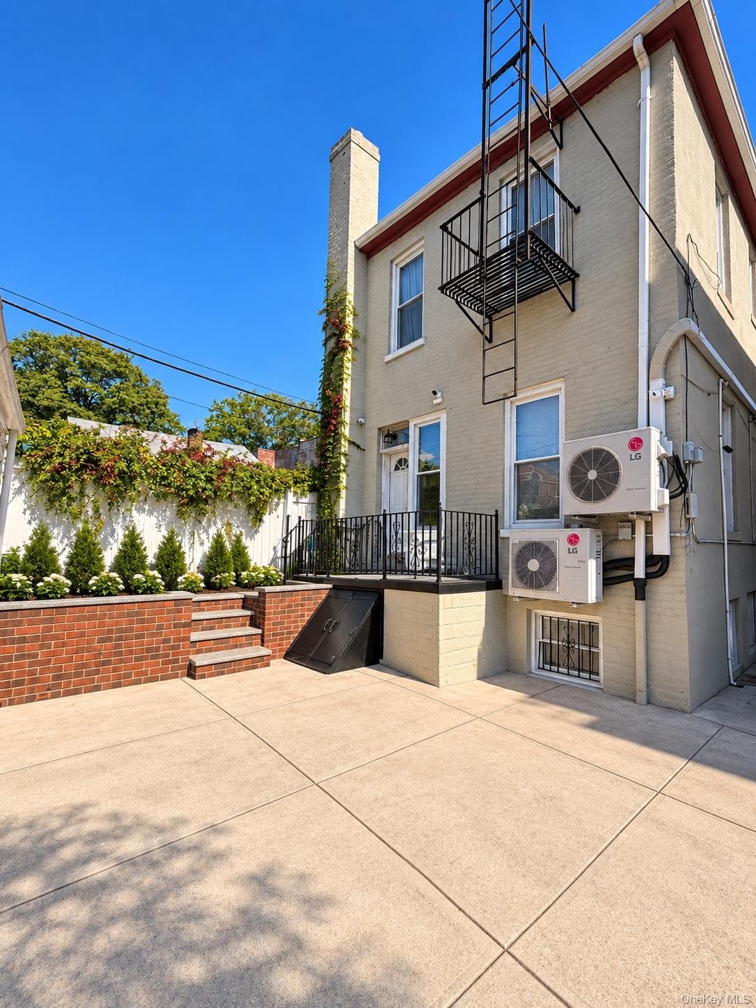 662 E 52nd Street thumbnail 27