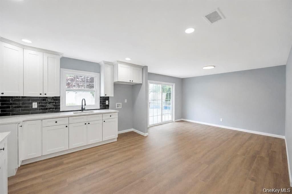 779 Peconic Avenue thumbnail 21