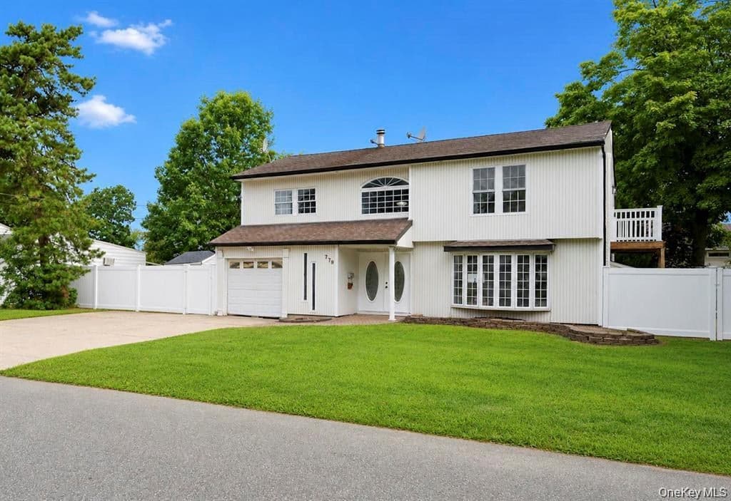 779 Peconic Avenue thumbnail 2