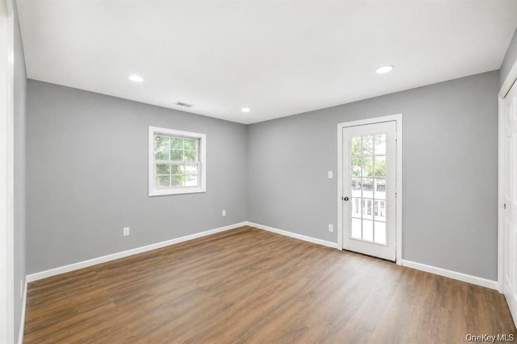 779 Peconic Avenue thumbnail 25