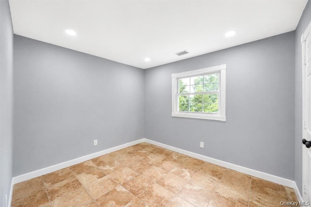 779 Peconic Avenue thumbnail 34