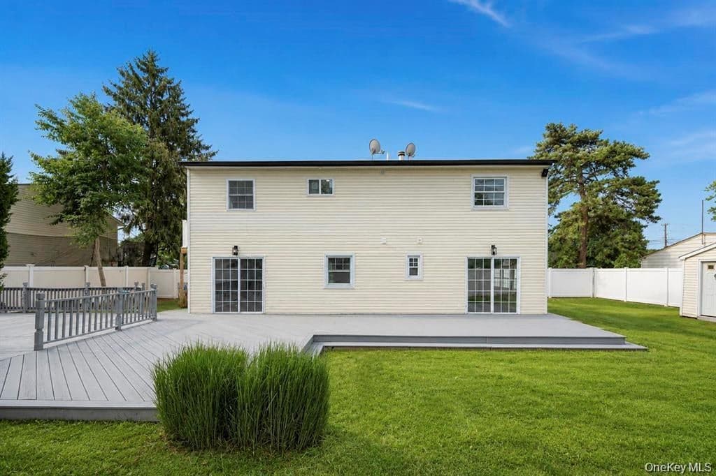 779 Peconic Avenue thumbnail 6