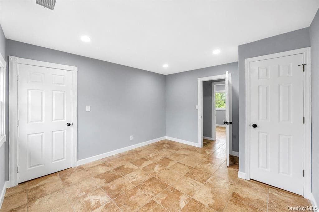 779 Peconic Avenue thumbnail 33