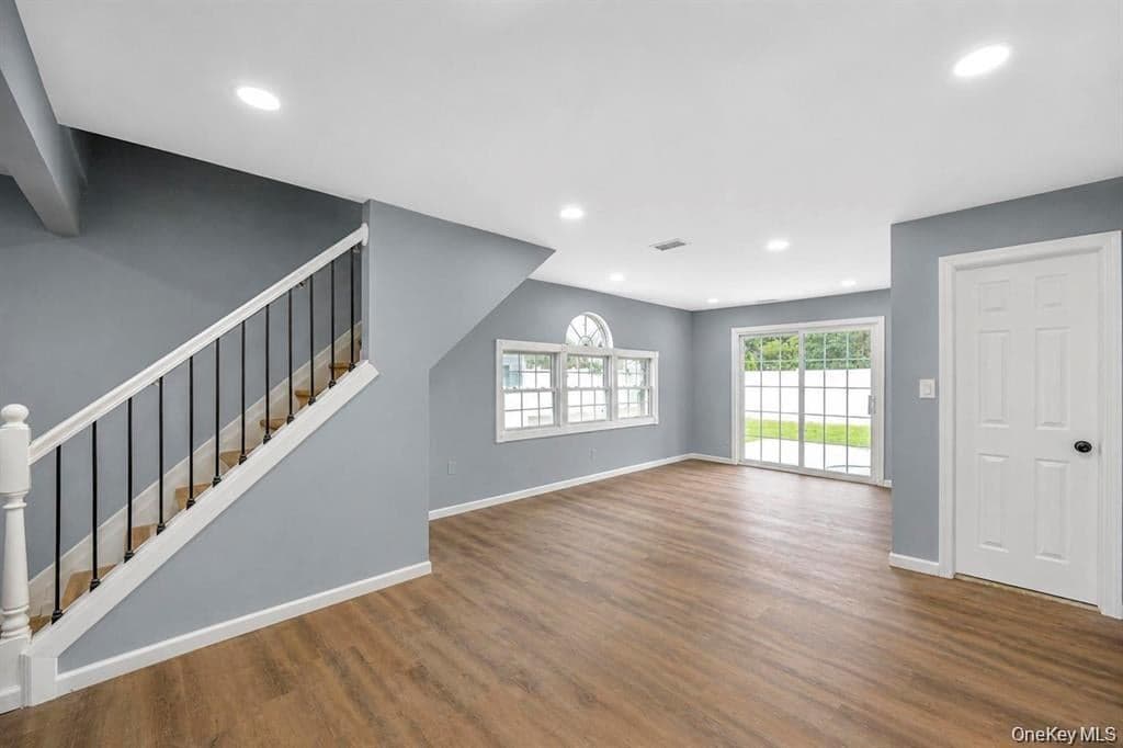 779 Peconic Avenue thumbnail 28