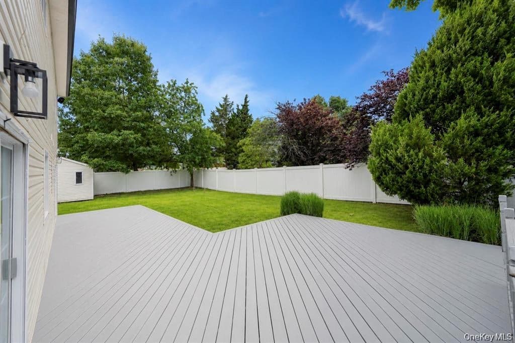 779 Peconic Avenue thumbnail 7