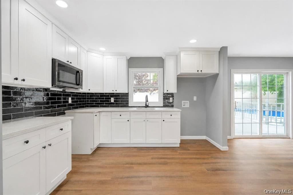 779 Peconic Avenue thumbnail 18