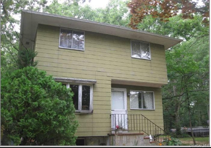 84 Radio Avenue, Miller Place