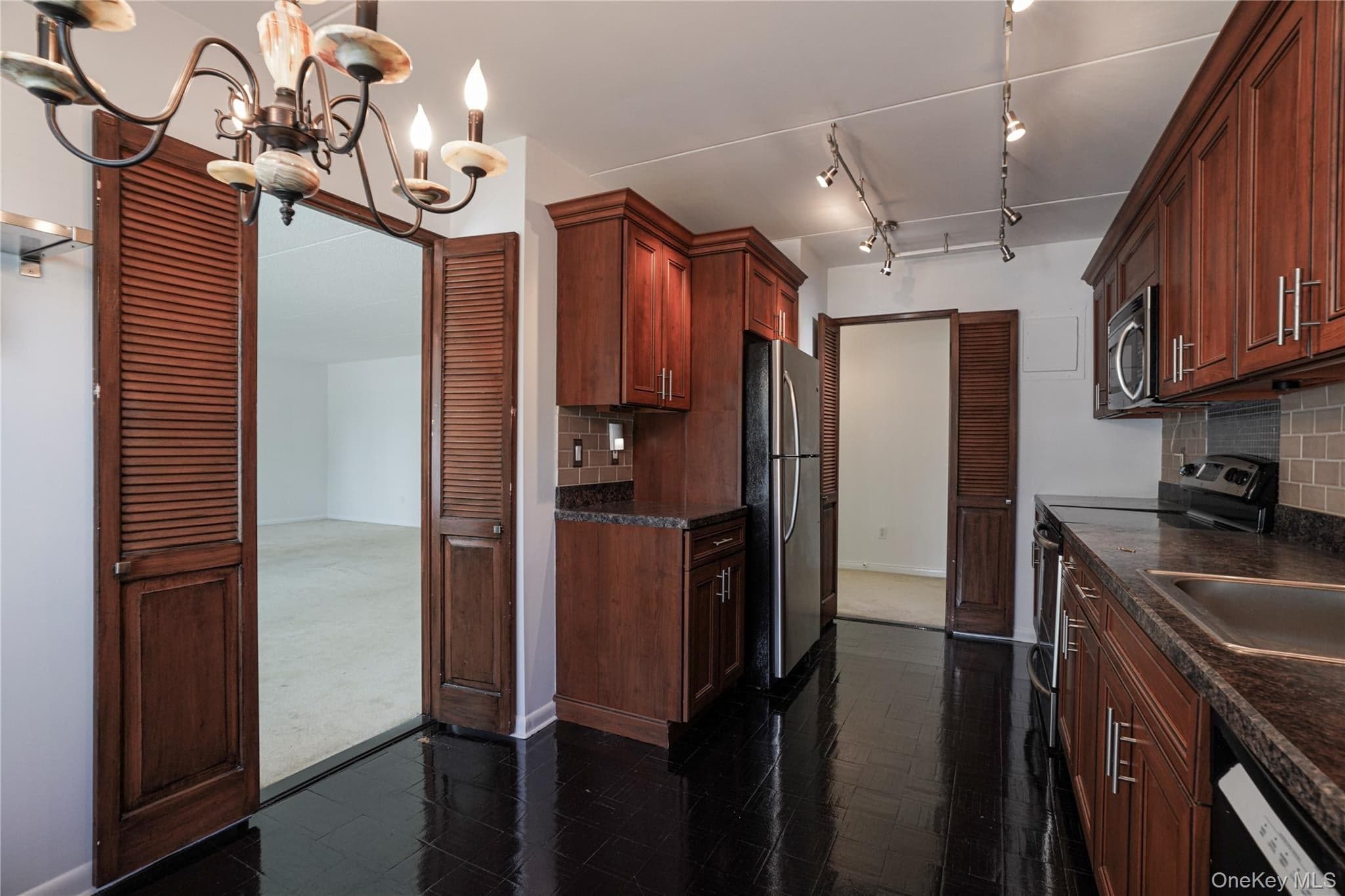 500 High Point Drive Unit: 403 thumbnail 25