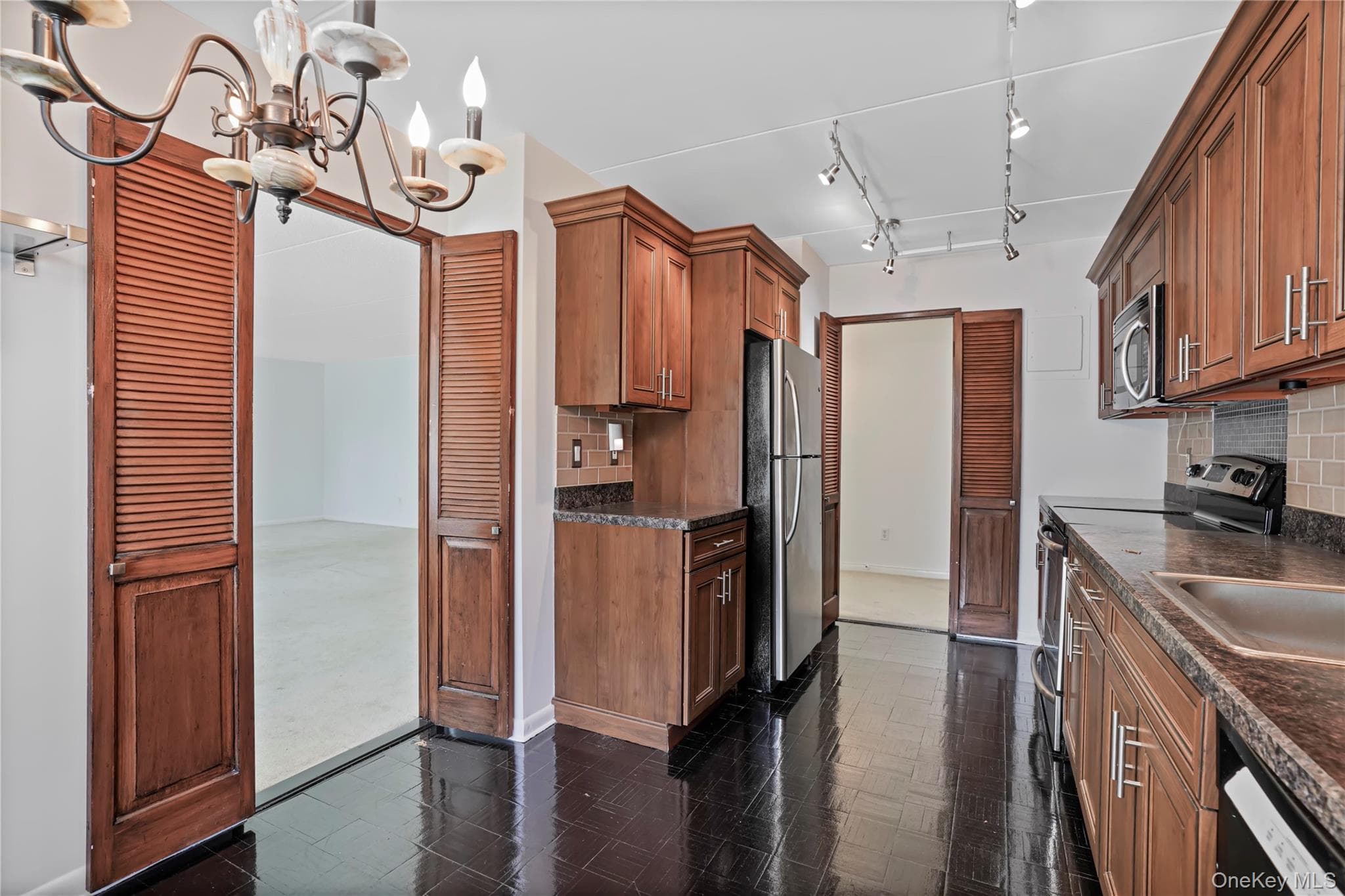 500 High Point Drive Unit: 403 thumbnail 24
