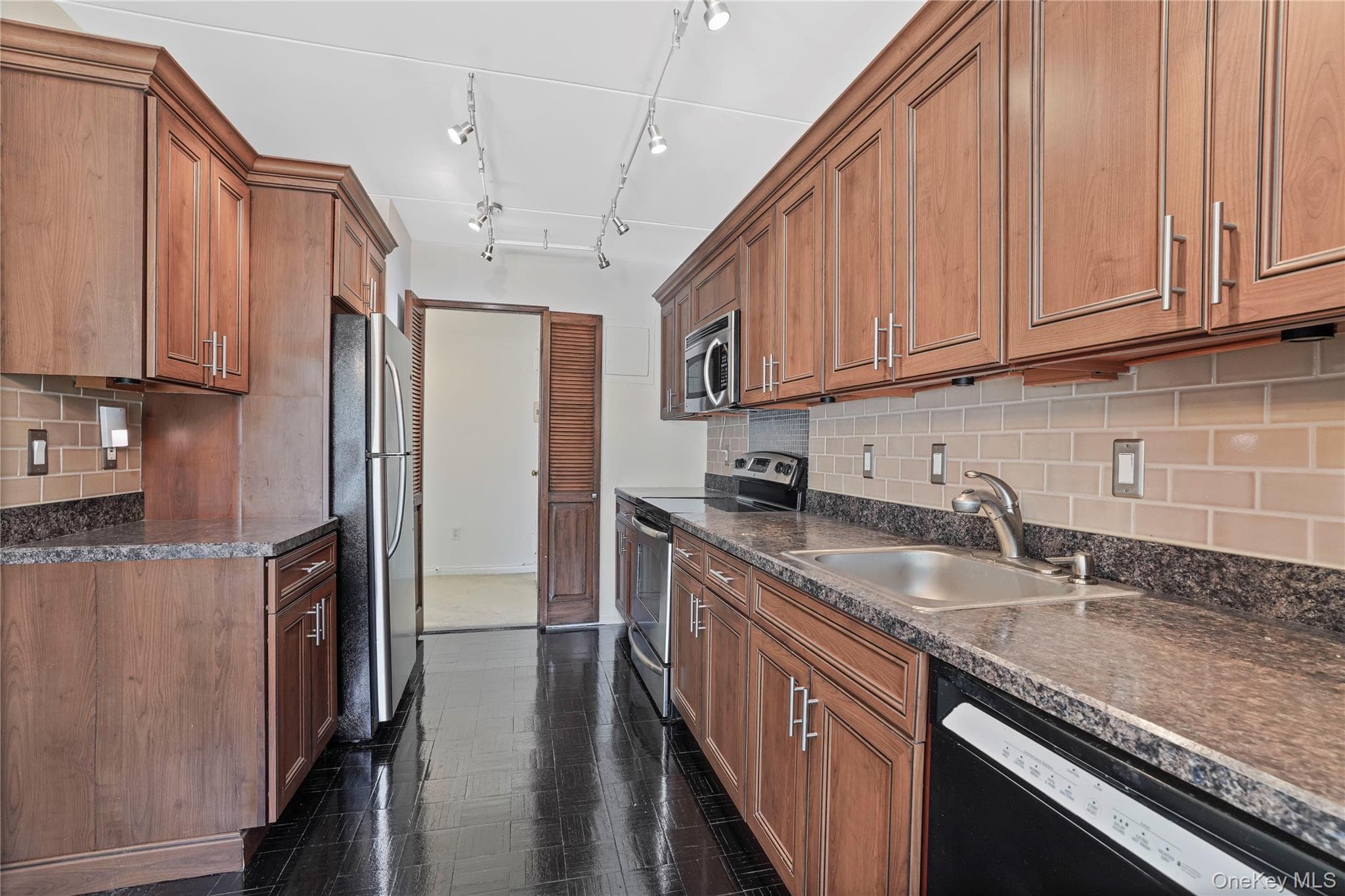 500 High Point Drive Unit: 403 thumbnail 23