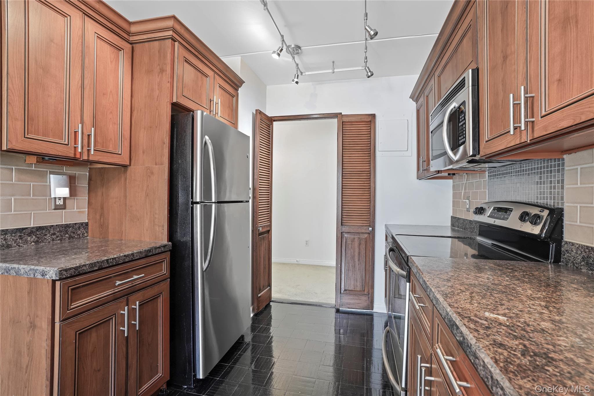 500 High Point Drive Unit: 403 thumbnail 27