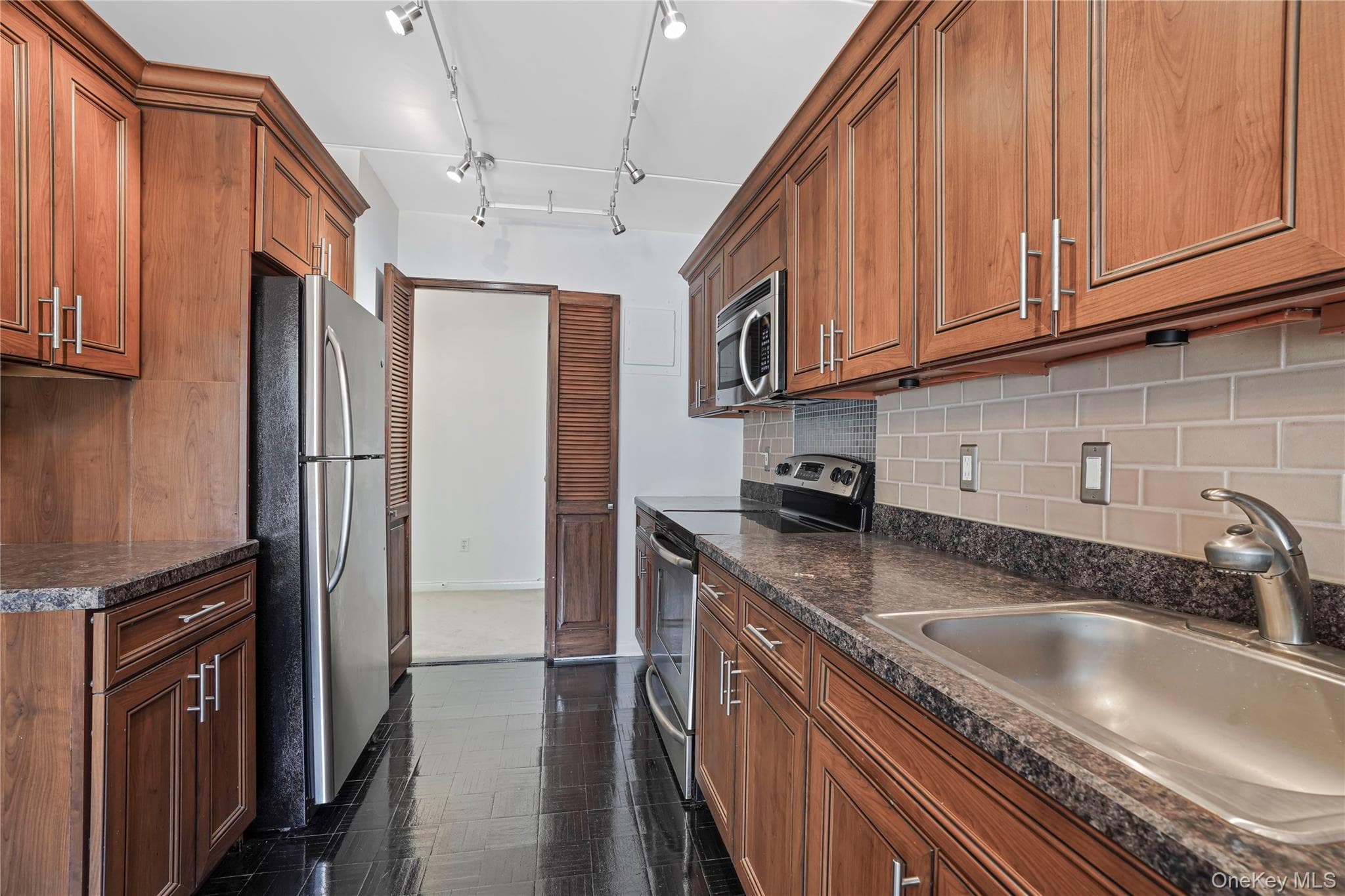 500 High Point Drive Unit: 403 thumbnail 26